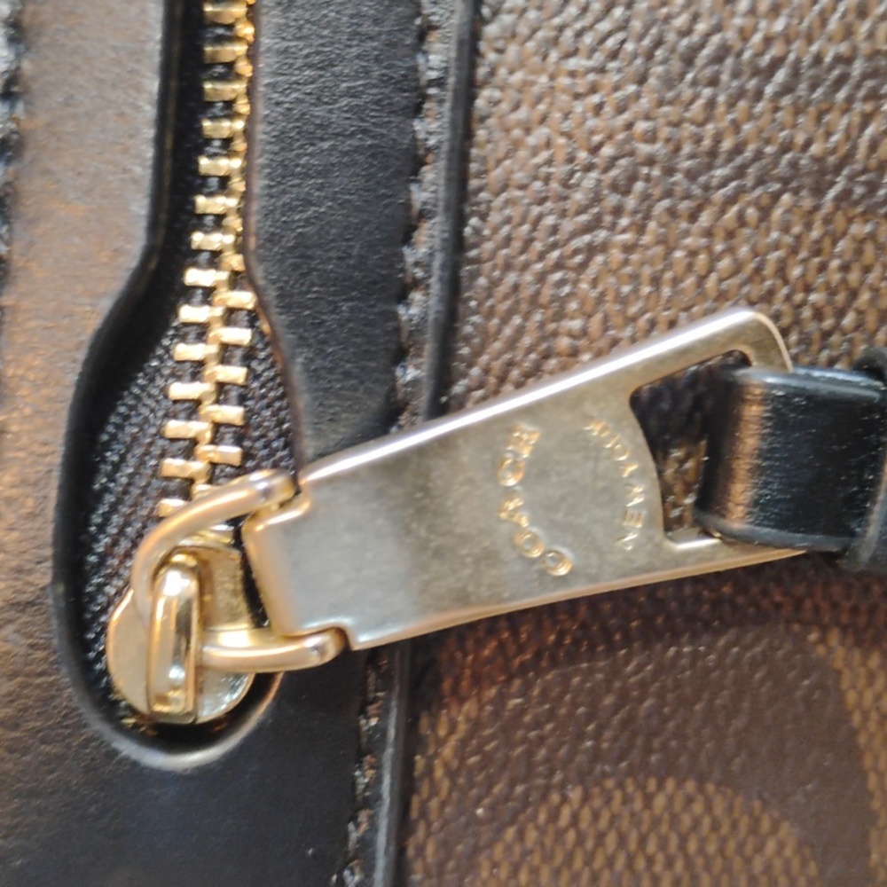 Coach Mae File Crossbody In Signature Canvas Beautiful Metal No Hangtag - Picture 3 of 12